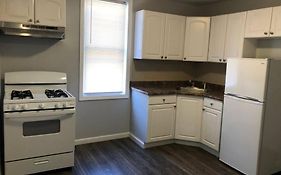 Private 2-Bedroom With Free Parking And Direct Bus To Nyc Manhattan Only 2 Blocks Away