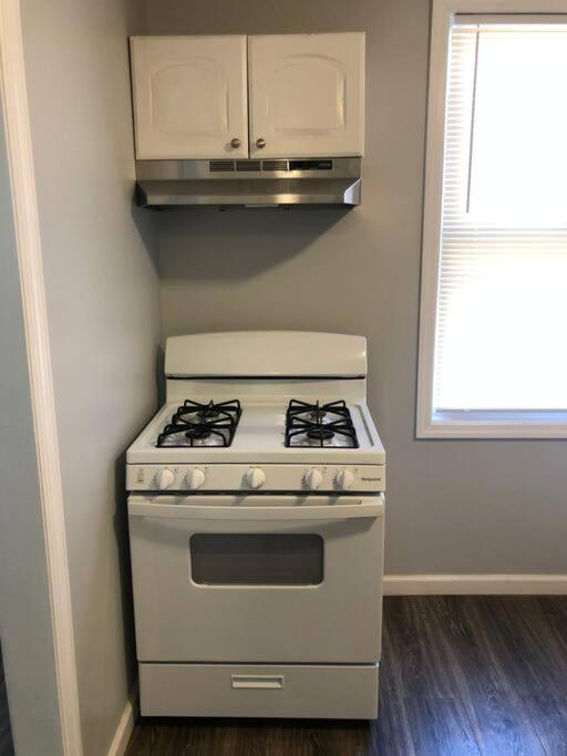 Private 2-Bedroom With Free Parking And Direct Bus To Nyc Manhattan Only 2 Blocks Away Linden Exterior photo